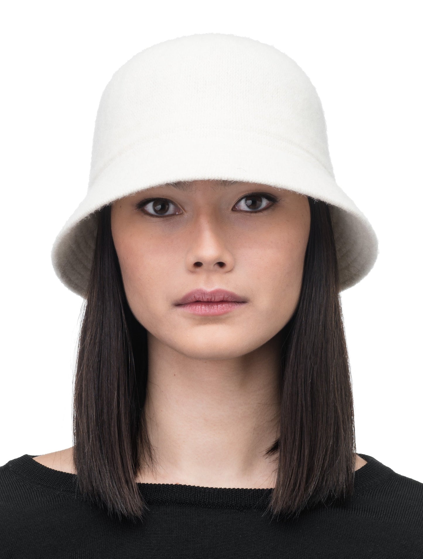 Knit moulded bucket hat in Chalk