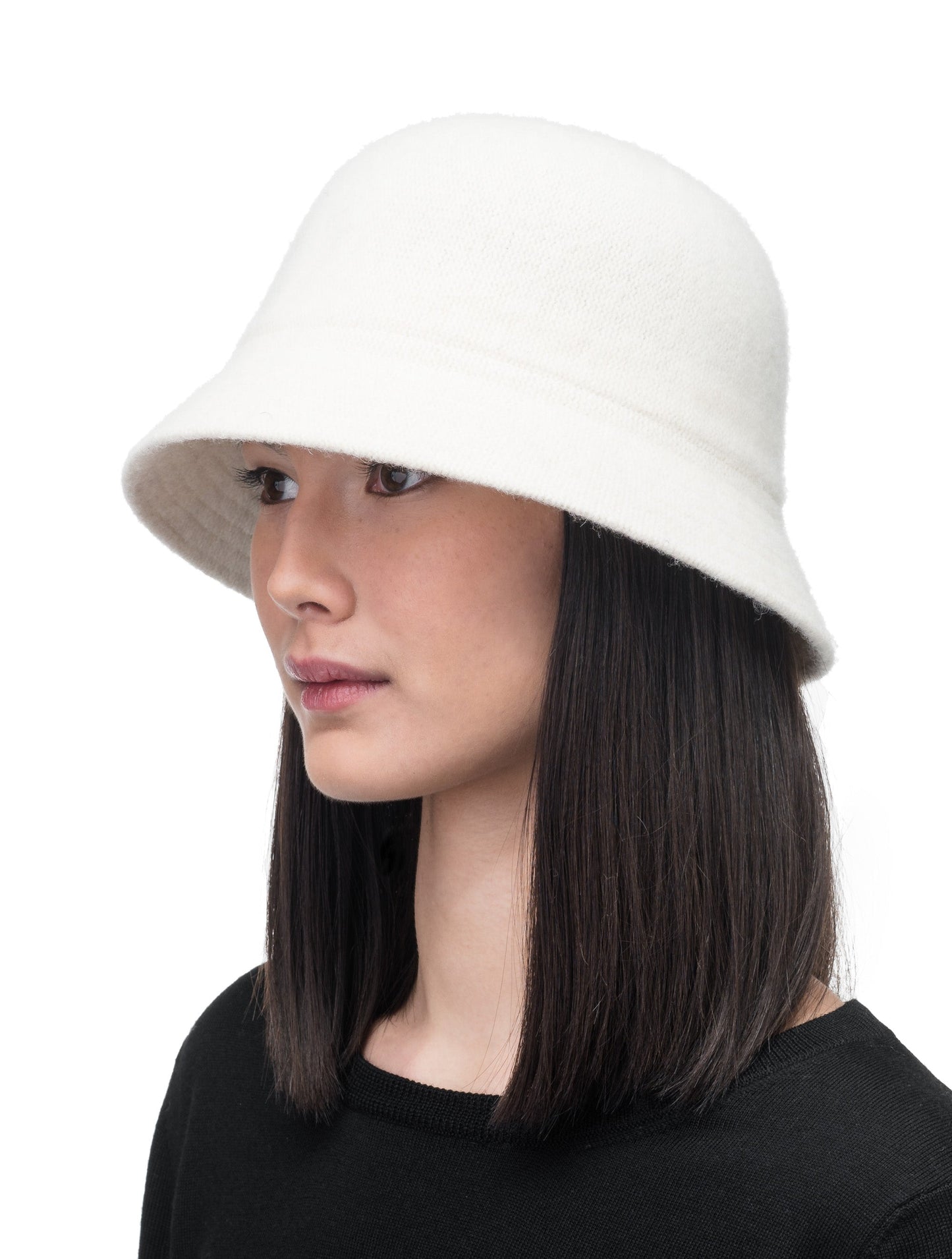 Knit moulded bucket hat in Chalk