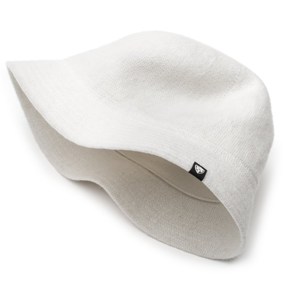 Knit moulded bucket hat in Chalk