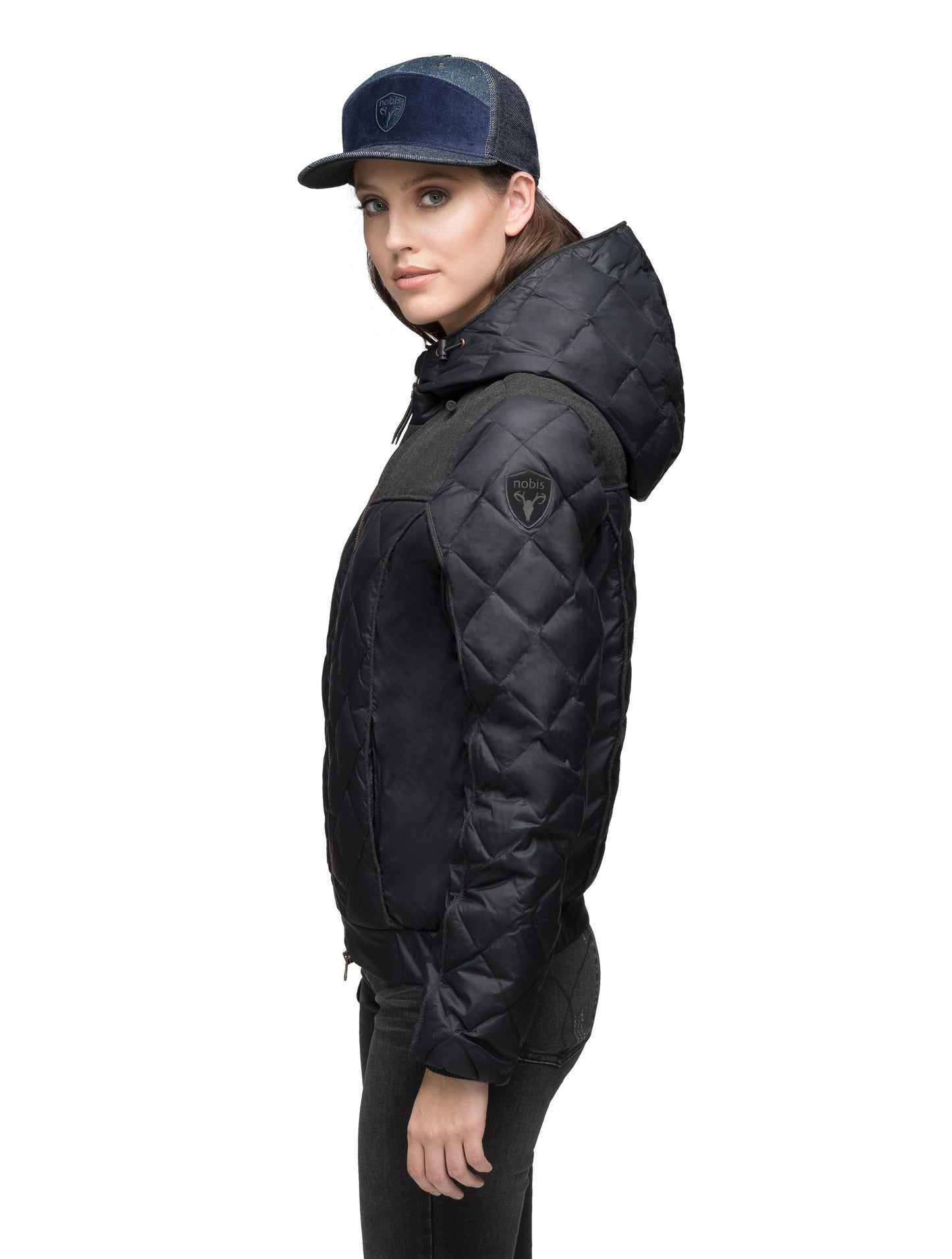 Lightweight women's jacket with hood and quilted pattern featuring a contrasting upper fabric in Black